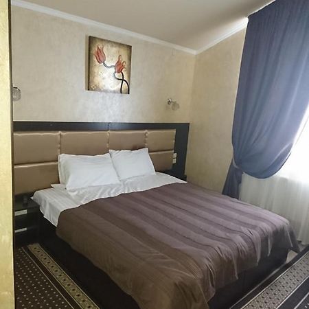 Mishel Plus Hotel คาร์คิฟ ภายนอก รูปภาพ