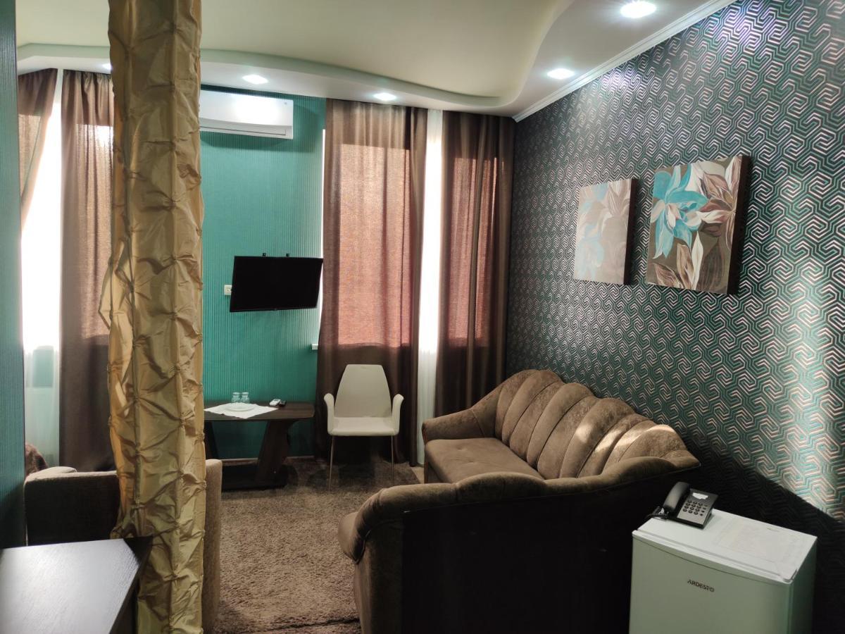 Mishel Plus Hotel คาร์คิฟ ภายนอก รูปภาพ